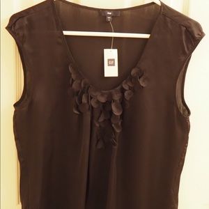 GAP Beautiful black tank/shell with ruffle detail